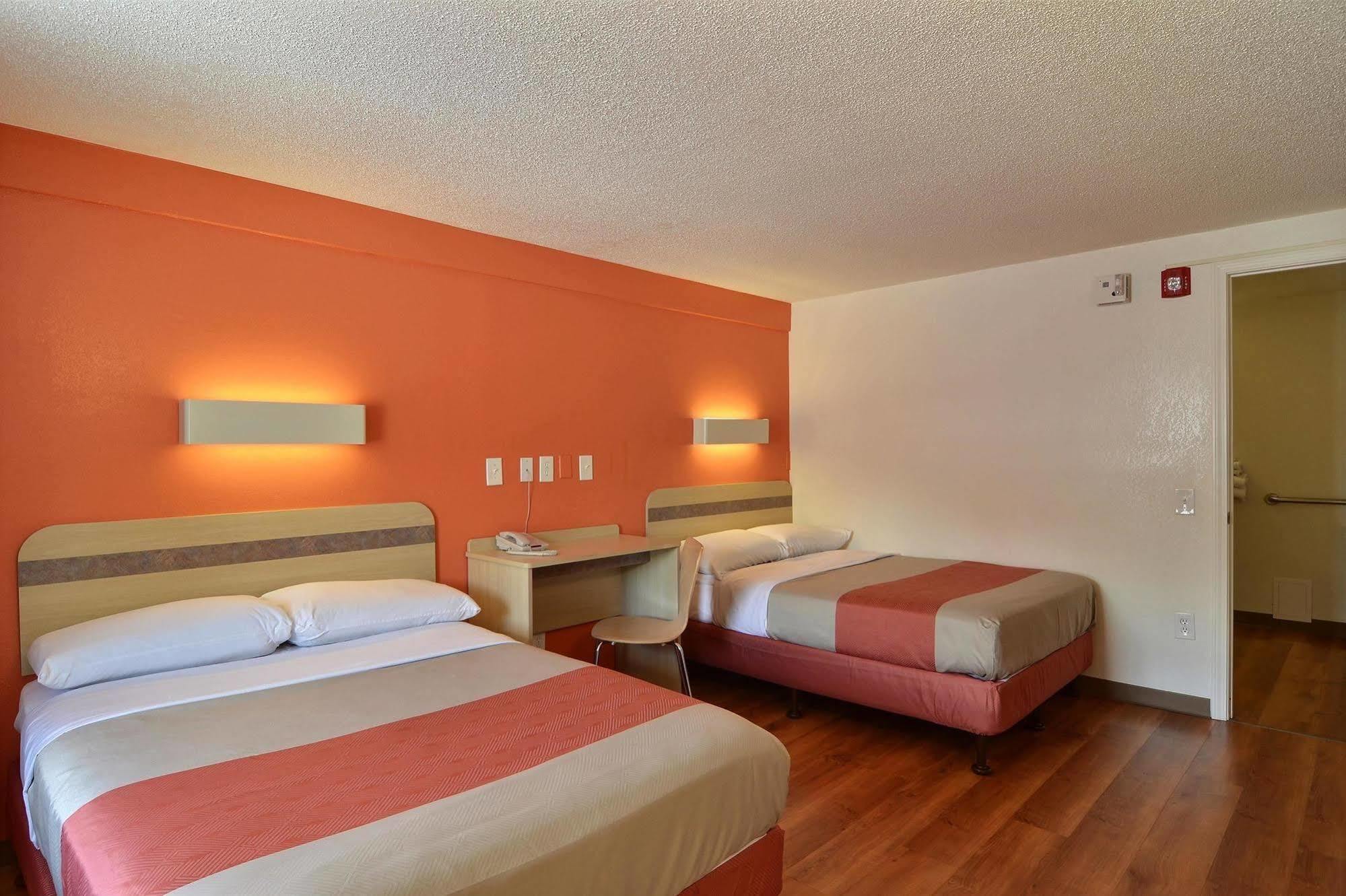 Rodeway Inn Алтуна Екстер'єр фото